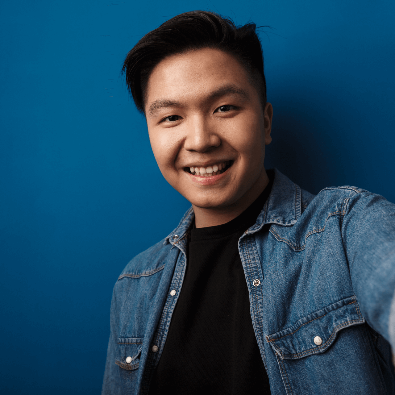 John D, dressed in a denim jacket, beams at the camera, highlighting his excellent testimonial for Moon Investments.